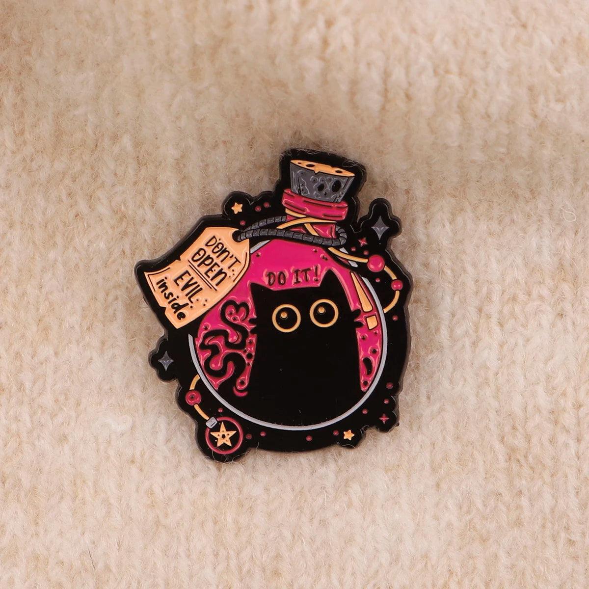 Cute Black Cat - The pin shop